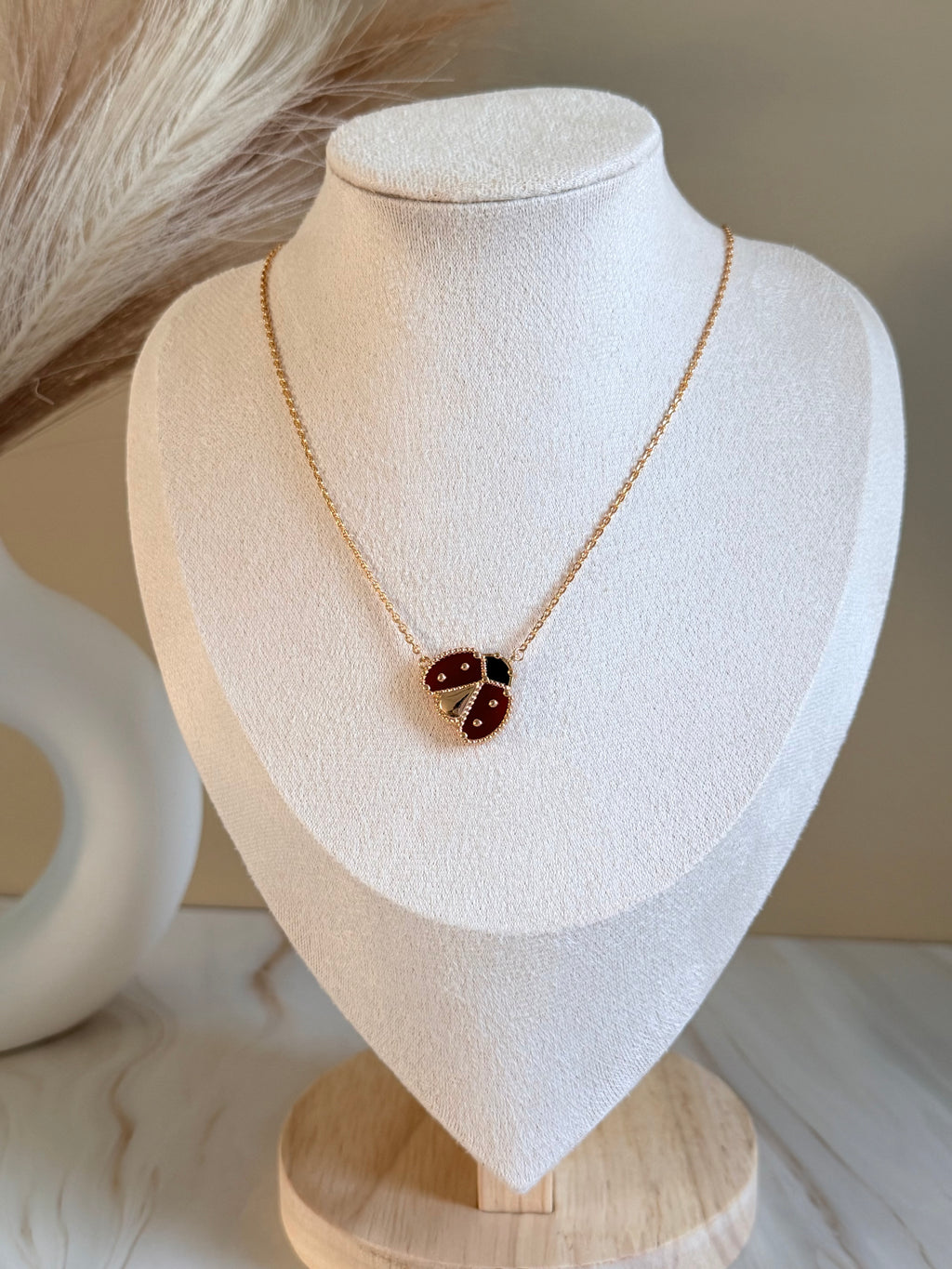 Vnclef Ladybug Necklace