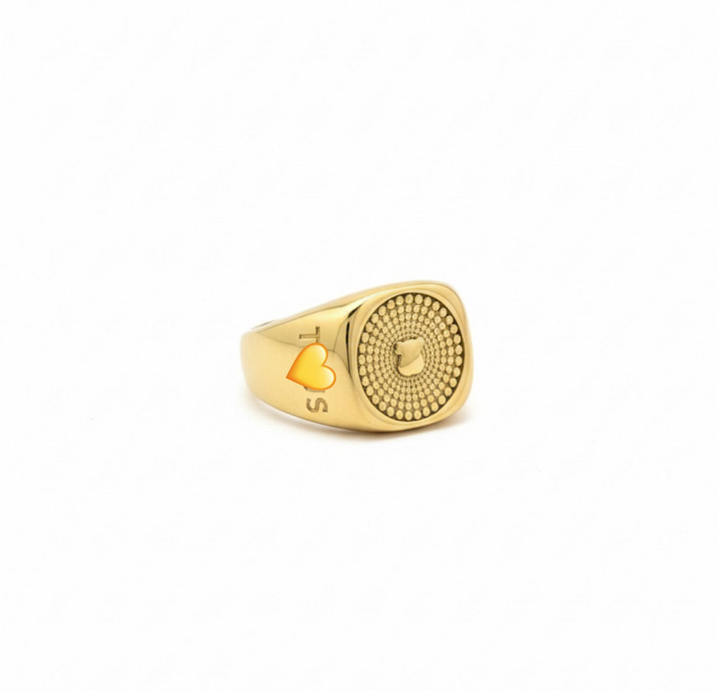 Golden T🐻us Ring